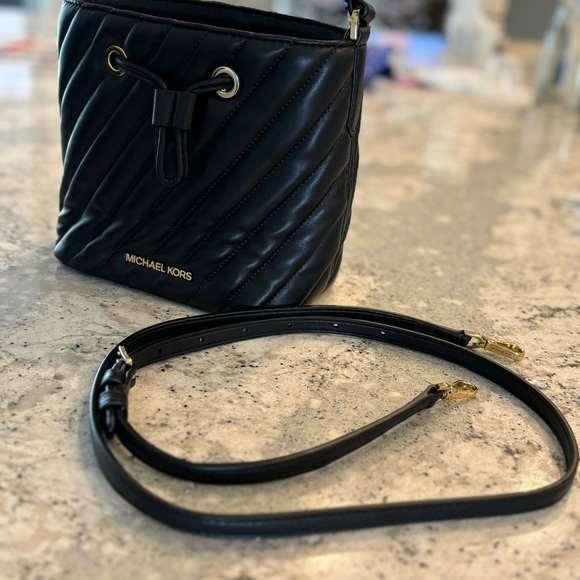Michael Kors Suri Bucket Crossbody - Picture 7 of 16